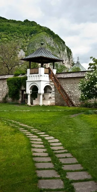Polovragi Monastery