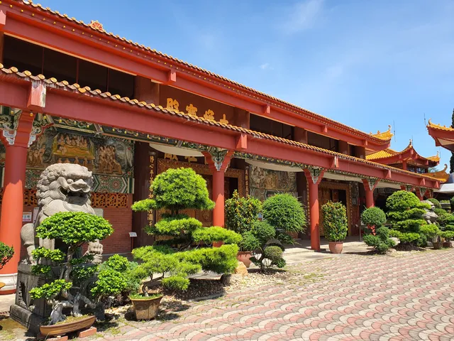 Jing Loong Shan Wan Fo Shih