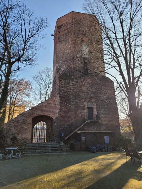 Zamek z Basztą Kazimierzowską w Ostrzeszowie