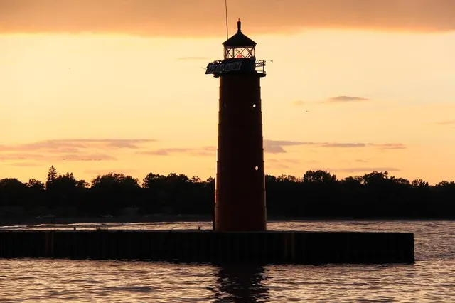 Kenosha North Pierhead Lighthouse / Lighthouse Studio