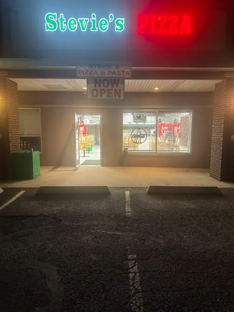 Stevie’s Pizza