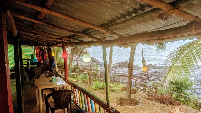 Dolphin Shanti Café