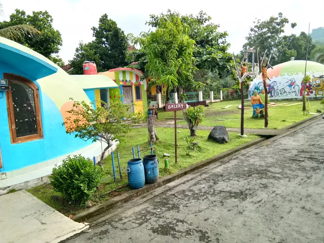 Desa Wisata Rumah Domes/Teletubbies