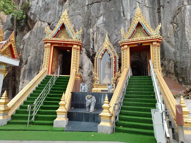 Khao Yoi Cave