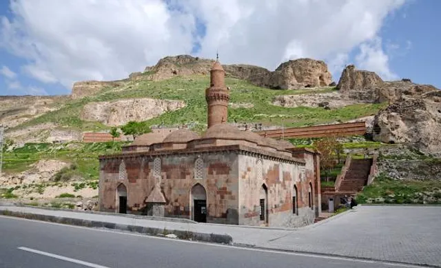 Tuğrul bey camii