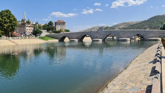 Taş Hıdırlık Köprüsü