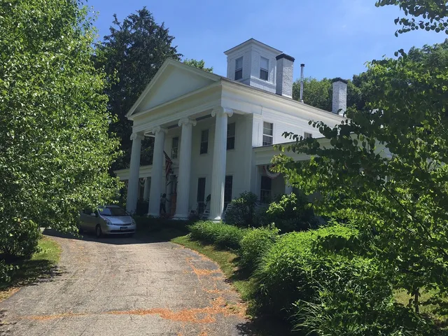 House of 1833 Bed & Breakfast