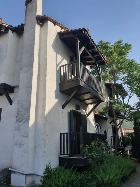 Chateaux Constantin Agistro