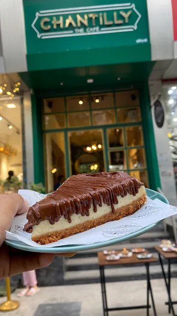 Chantilly - The Café