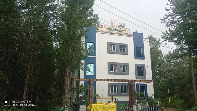 Yercaud Hotel(The Lavish Moon)