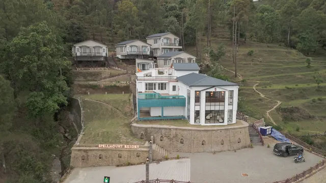 Spellmount - Himalayan View Infinity Pool Resort in Kausani
