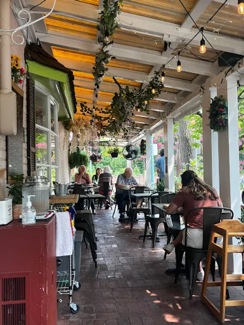 Karlee's Deli & Market