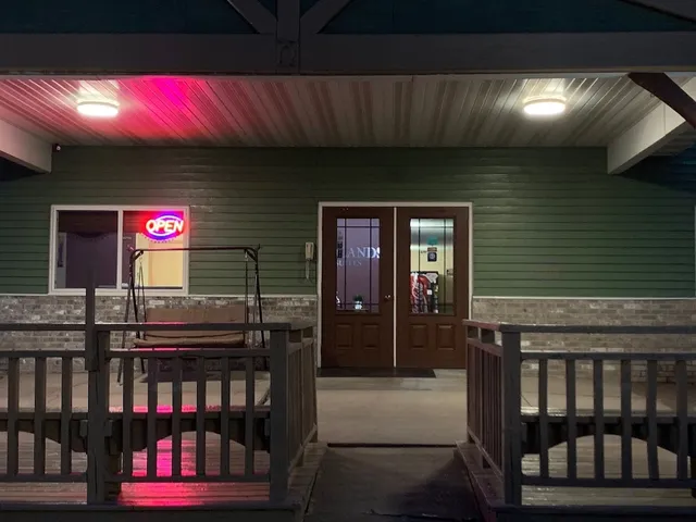 Woodlands Inn & Suites