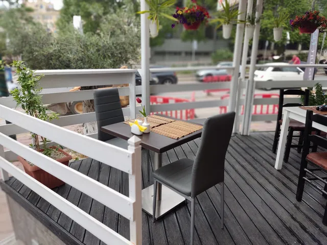 Rainbow (Asian Food & Sushi Bar)