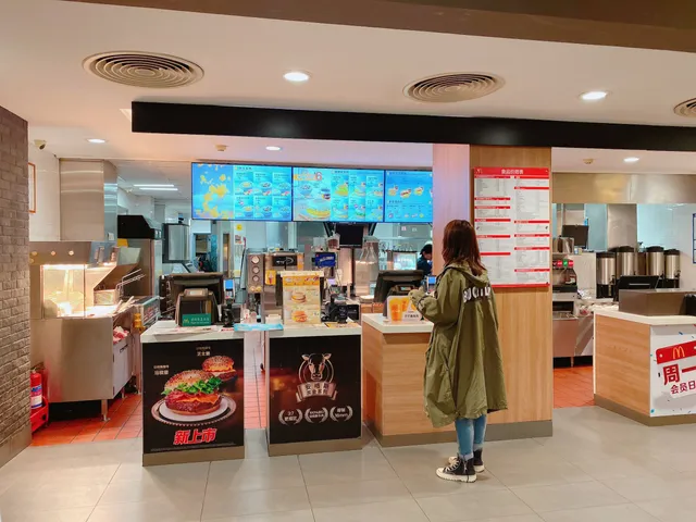 Shenyang Road antiquities market