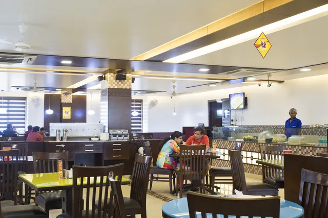 Manohar Dairy & Restaurant - MP Nagar