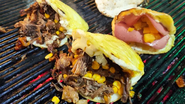 Pipe Sazón - Arepas rellenas al carbón