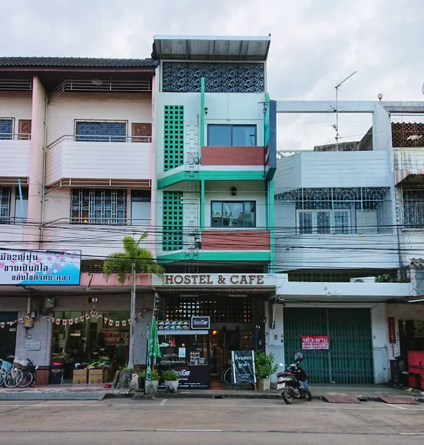 Hybrit Hostel & Cafe