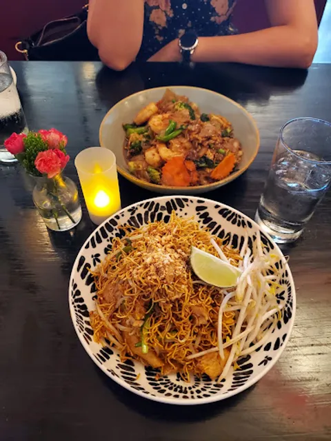 Four Spoons Thai Inspired Cuisine & Bar