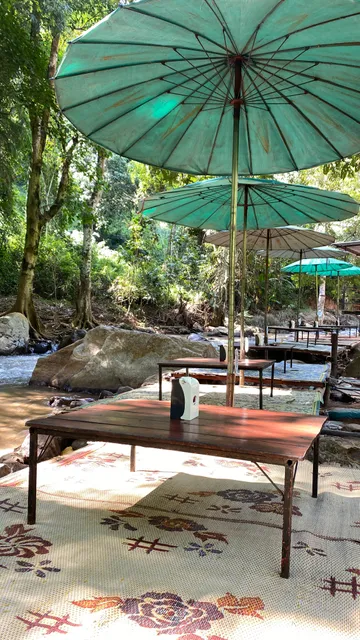 Thap Rim Than Restaurant