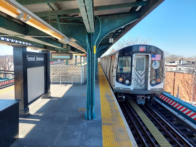 Forest Av