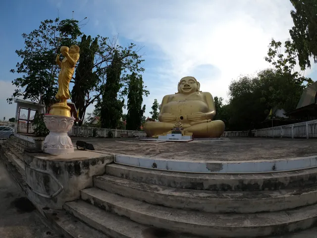 Wat Sa Mai Daeng