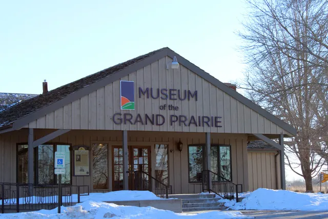 Museum of the Grand Prairie reviews open - EyJidWNrZXQiOiJ1dGEtaW1hZ2VzIiwia2V5IjoicGxhY2VfaW1nL2UyYzk5OGJjNmIwNTQyYWViOTNhMDVmYzdmNjUzYjZiIiwiZWRpdHMiOnsicmVzaXplIjp7IndpZHRoIjo2NDAsImhlaWdodCI6NjQwLCJmaXQiOiJpbnNpZGUifSwicm90YXRlIjpudWxsLCJ0b0Zvcm1hdCI6ICJ3ZWJwIn19