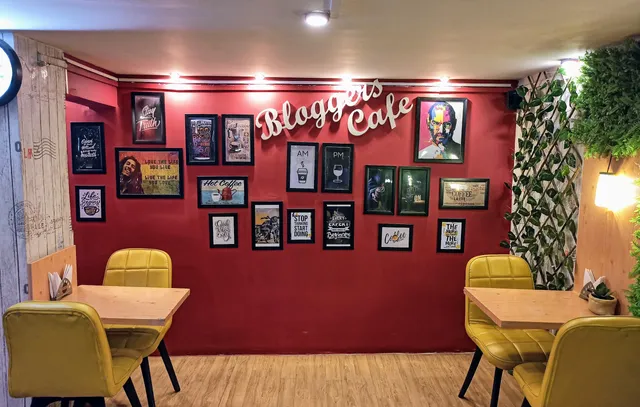 Bloggers Cafe & Restaurant