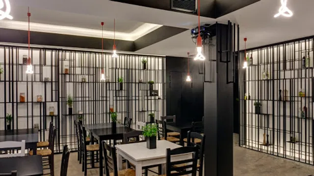 Kati Psinete Stin Plateia