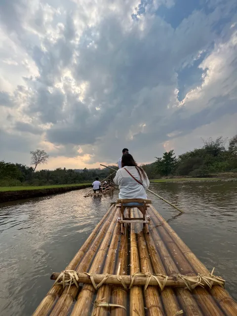 ล่องแพเมืองคอง กลุ่มชาวบ้าน Bamboo rafting and tubing in Muang Kong
