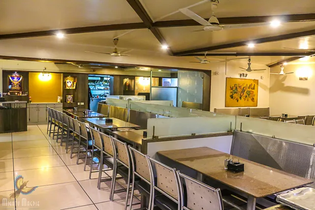 gayatrree Veg Restaurant