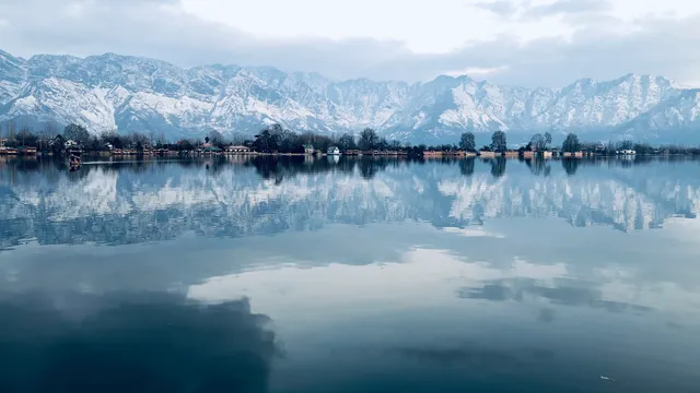 Monarch Group Of Houseboats- Famous Houseboats/Premium Houseboats/Luxury Houseboats in kashmir