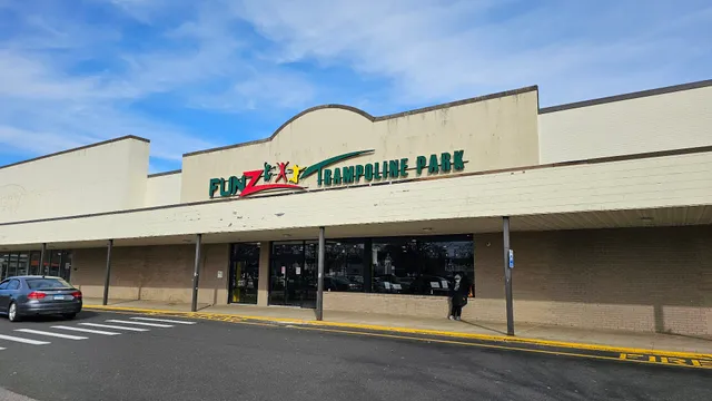 Putnam Place Shopping Center