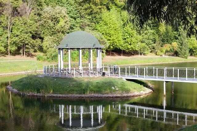 Pavillion Park