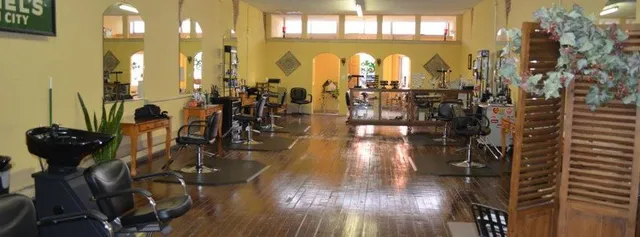 Bella Capelli/ A Salon & Boutique