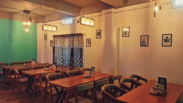 The Floof n Whiskers