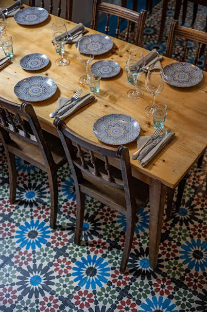 DAR Restaurant & Cafe