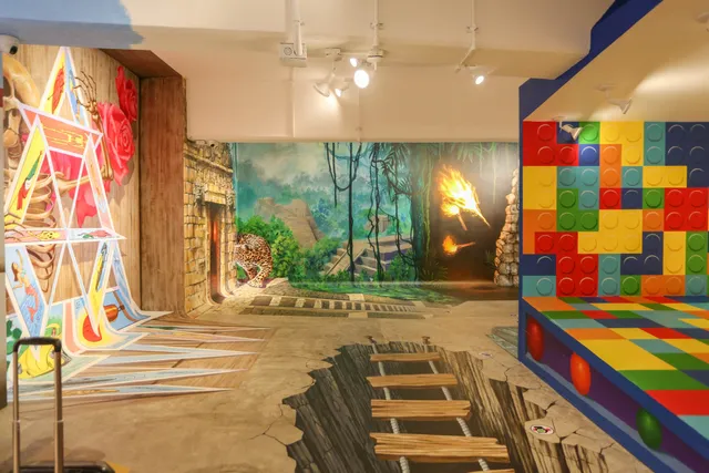 TILT PV A TRACY LEE STUM MUSEUM