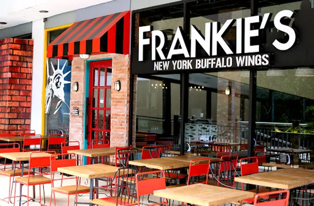Frankie's New York Buffalo Wings UP Town Center