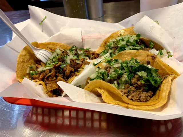 Raymond's Tacos on Damen