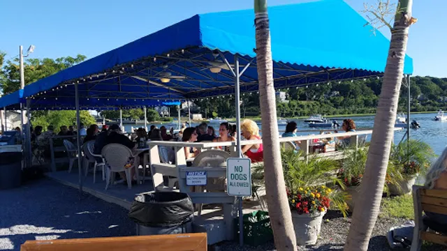 The Clam Bar at Bridge Marine
