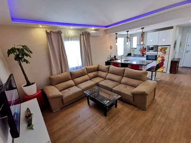 NEW FLAT. Close Beach.