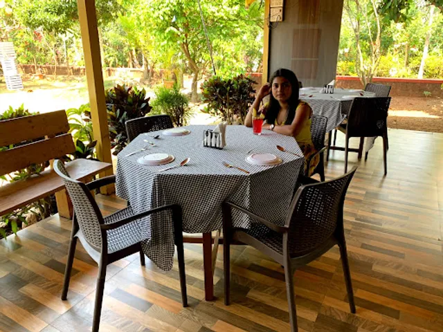 La Q'sine Sports Bar & Cafe