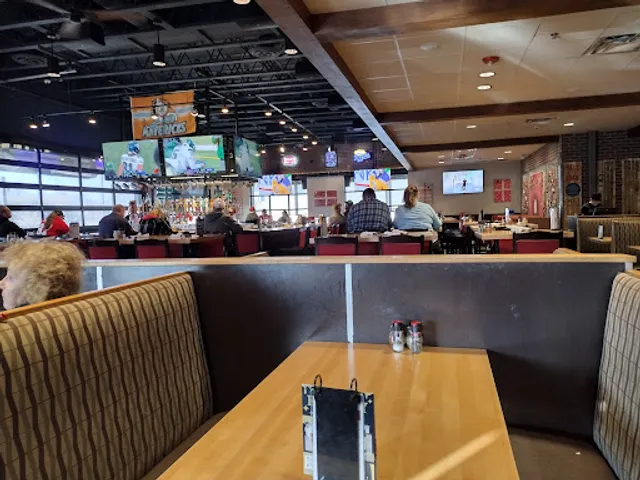 Old Chicago Pizza + Taproom