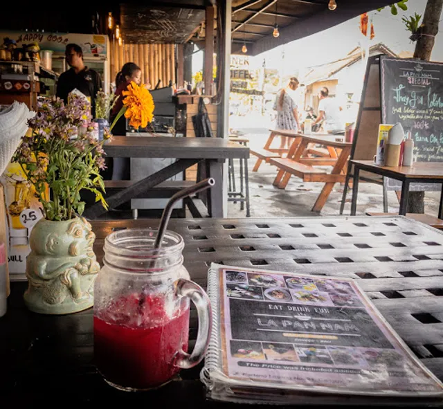 La Pan Nam Warung & Bar