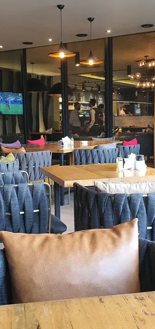 Xani Cafe & Beakfast.