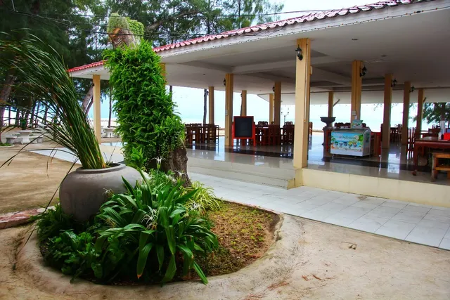 The Army Hotel Chaosamran Beach