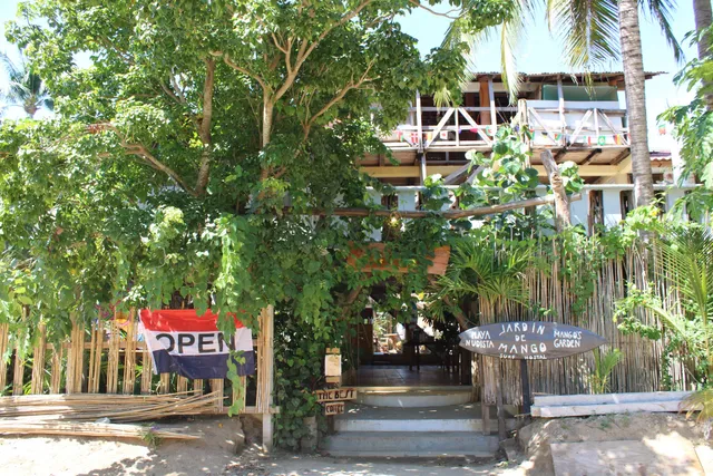 Mango's Garden Surf Hostal