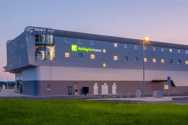 Holiday Inn Express Hamburg South A7/As42 by IHG