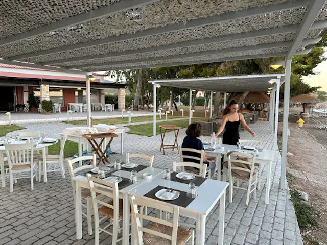 Makis Fish Cuisine – Seafront Restaurant Ermioni